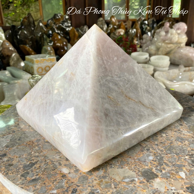 Đá phong thủy kim tự tháp NHASAN T714 nặng 8kg, cao 16cm x ngang 21cm
