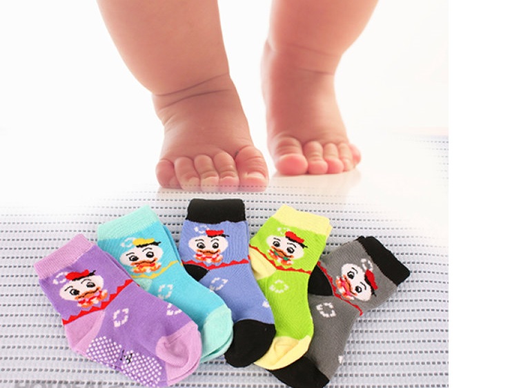 Combo 2 đôi tất chống trơn cho bé (chat với shop để được tư vấn size vừa chân bé)