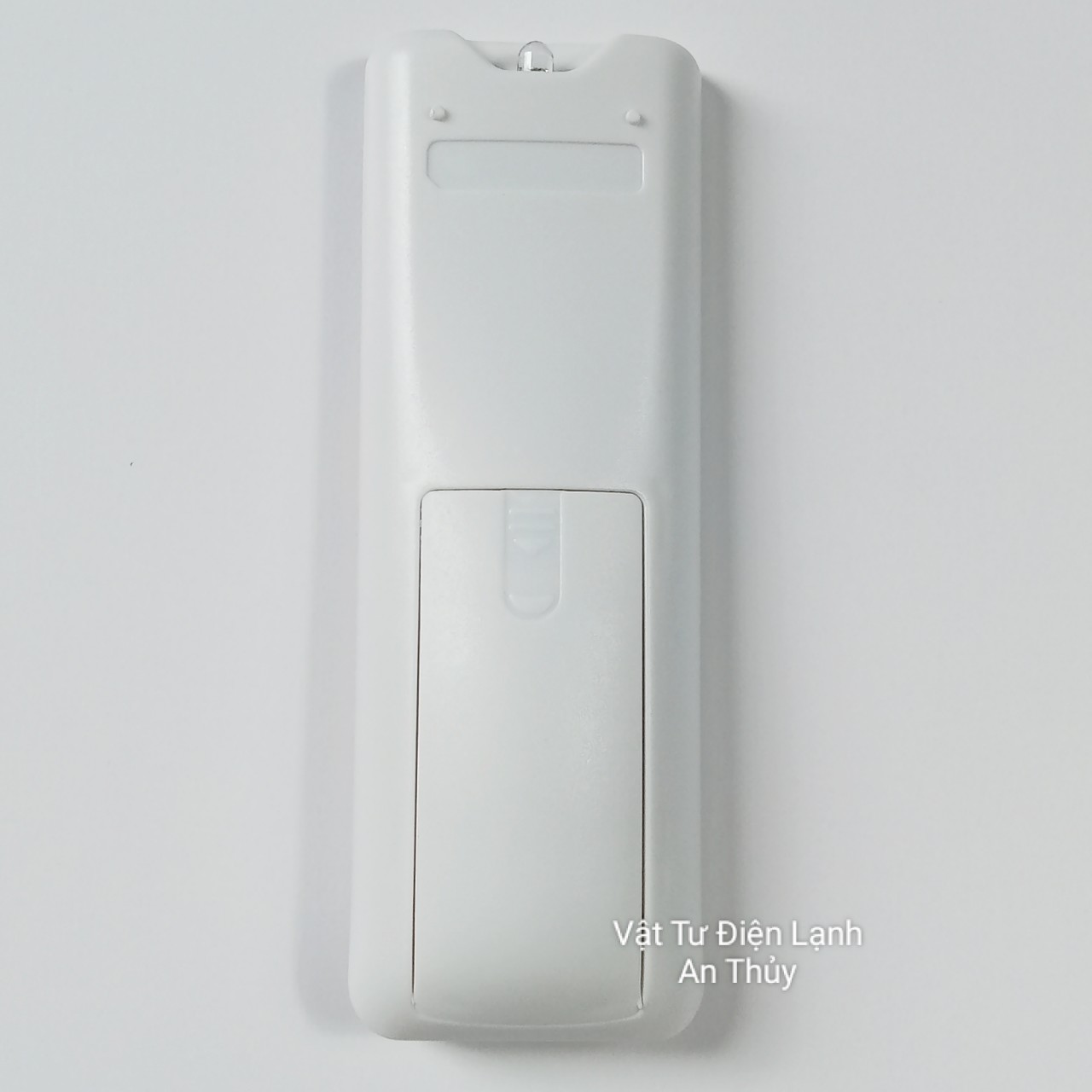 Remote máy lạnh SHARP INVER chiếc lá nút nguồn đỏ có nút ion màu xanh dương nhạt - Điều khiển máy lạnh SHARP INVER