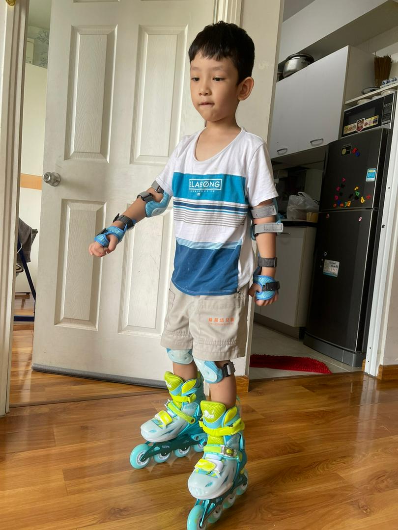 Giày Patin 8 Bánh Phát Sáng Centosy Cougar 333 Cho Trẻ Em, Patin Có Phanh, Patin Có Nút Chỉnh Size