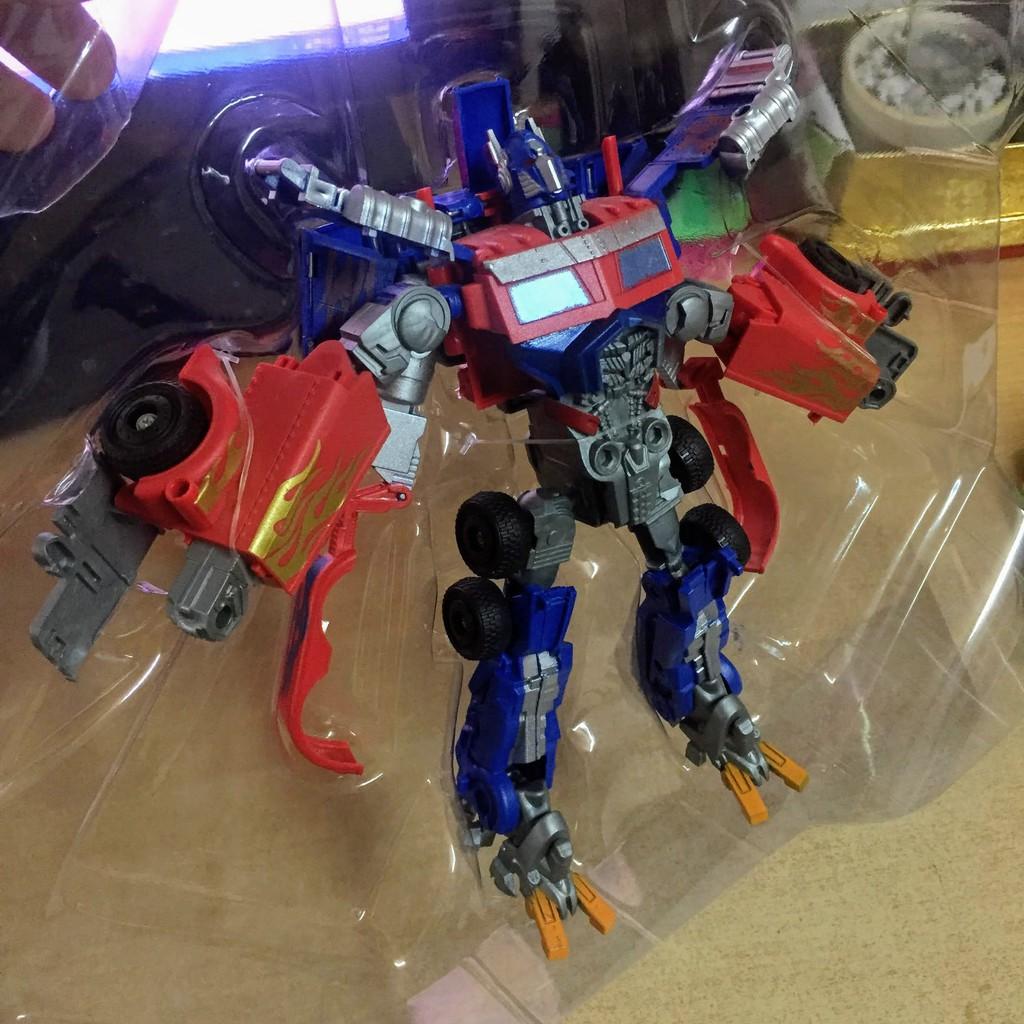 Mô hình robot biến hình