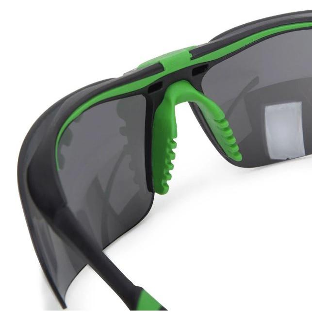 Kính bảo hộ Univet 5X3 Safety Glasses Smoke Flash Mirror Lens, tròng đen tráng gương chống chói tốt (kèm hộp chống sốc)