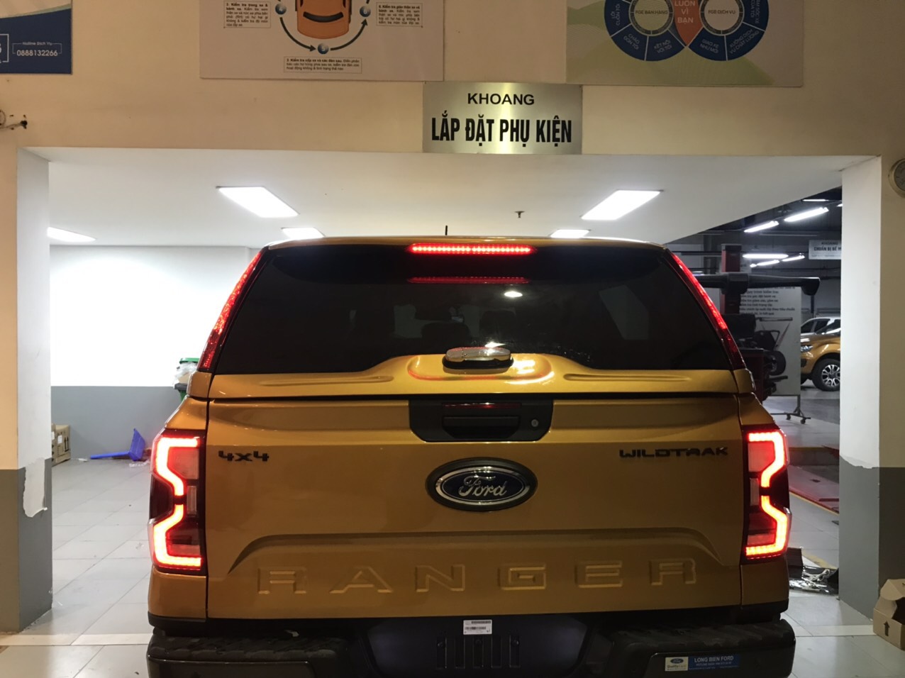 NẮP THÙNG CAO XE FORD RANGER 2023 LOẠI CÓ ĐÈN được sản xuất bởi công ty cổ phần Plastic Thái Lan