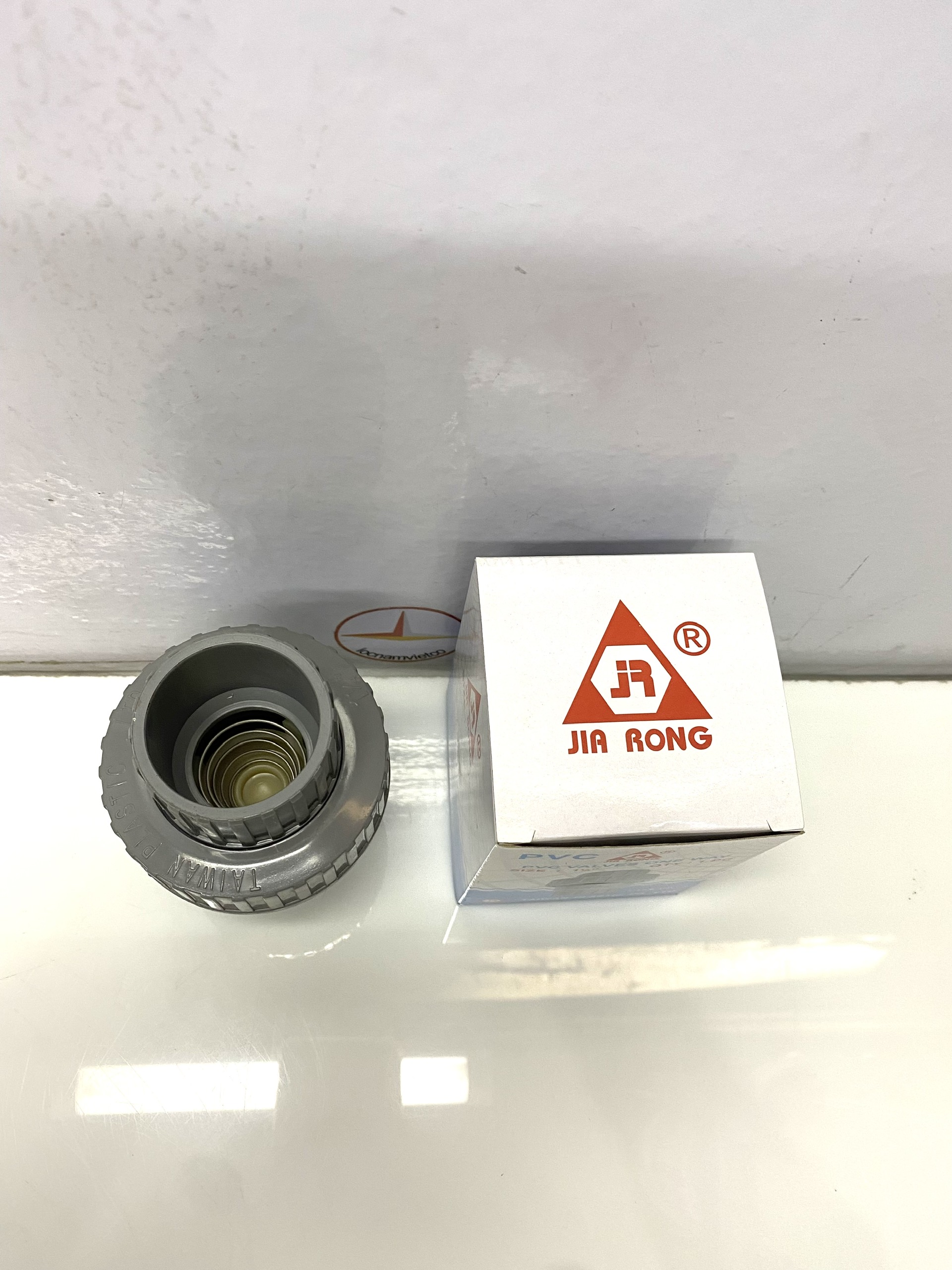 Van 1 chiều 42 nhựa PVC JIARONG - UC012