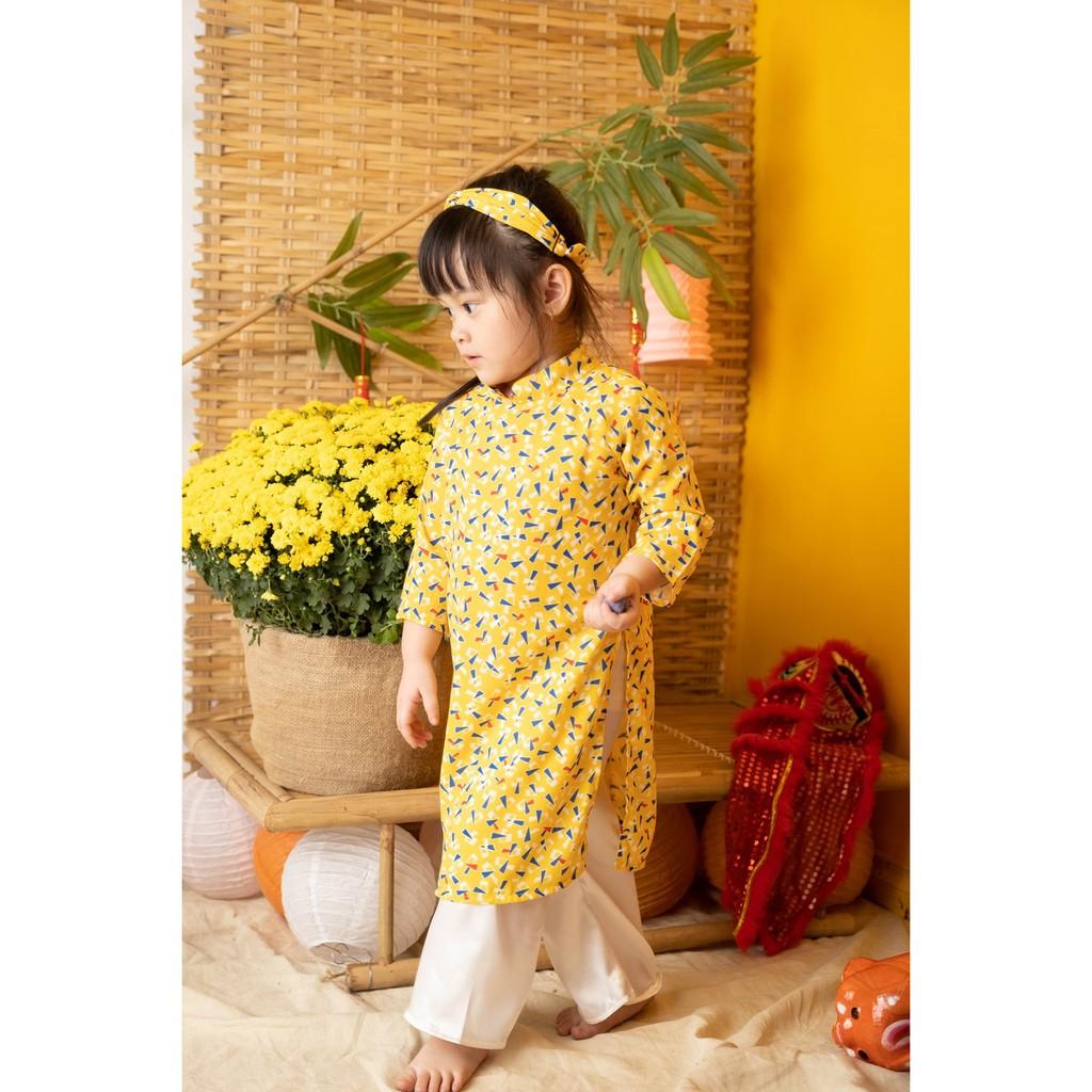 Áo dài bé gái BYZU thiết kế kiểu truyền thống chất vải lụa màu vàng họa tiết nhí xinh xắn