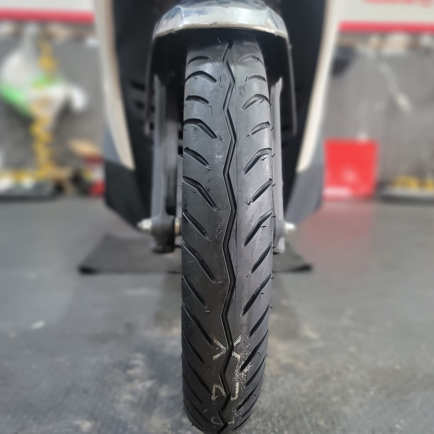 Vỏ Dunlop D115 (80/90-14 - 90/90-14) cho Air Blade, Vision, Vario, Click Thái, Genio, Beat...các đời