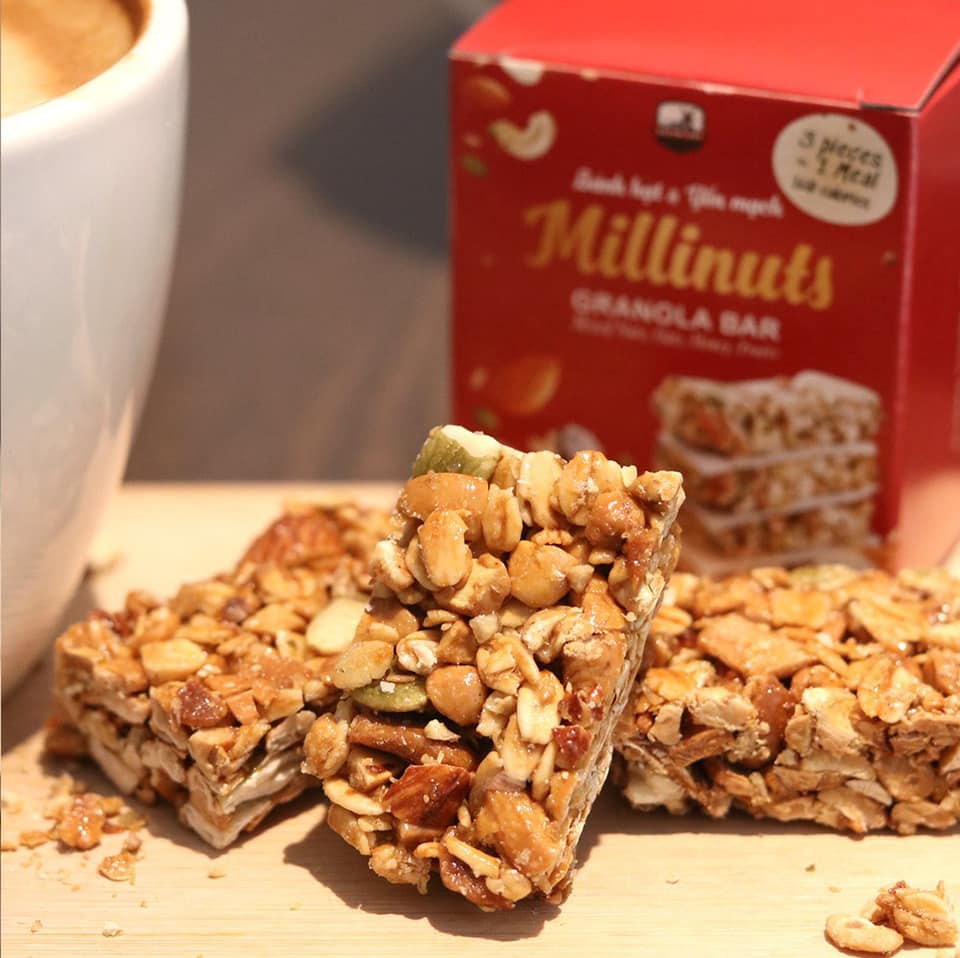 Thanh yến mạch ăn kiêng Granola Bar Millinuts - kết hợp giữa yến mạch hảo hạng và hạt dinh dưỡng, không đường, tốt cho sức khỏe và vóc dáng - Hộp 360g