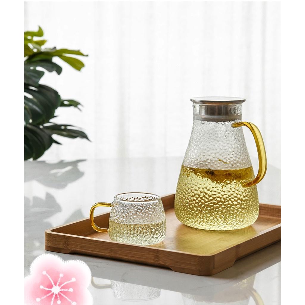 Combo bình đựng nước thủy tinh kèm 6 cốc vân sần thấp và khay gỗ