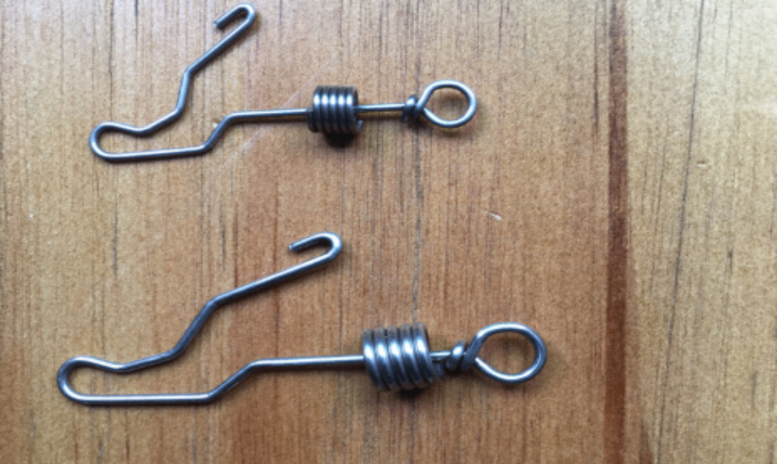1 đầu xích inox cao cấp nhập khẩu dành để gắn với xích chân cho các dòng vẹt trung và to như xám, macaw, hahn... rất chắc chắn