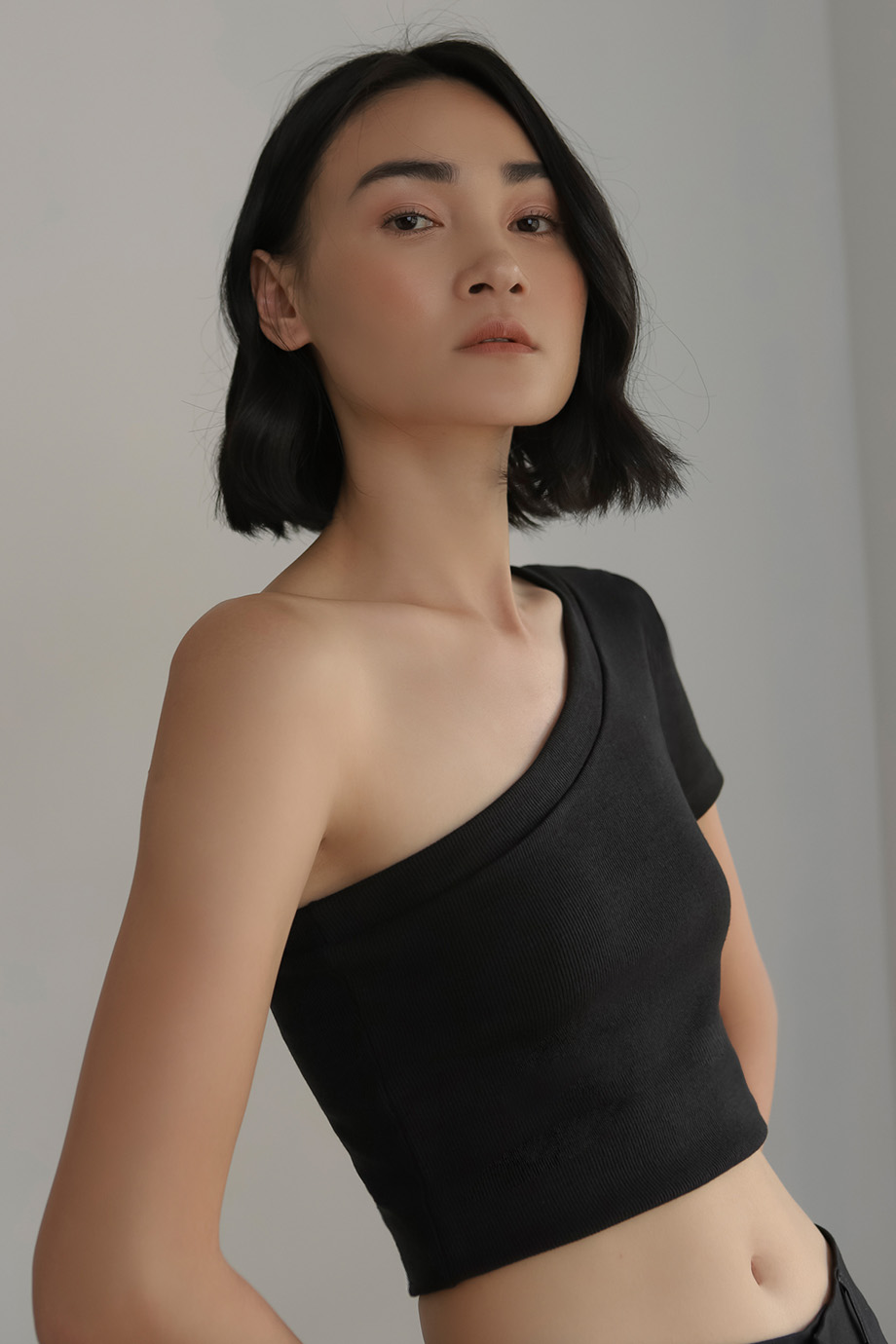 Áo Thun Lệch Vai Min