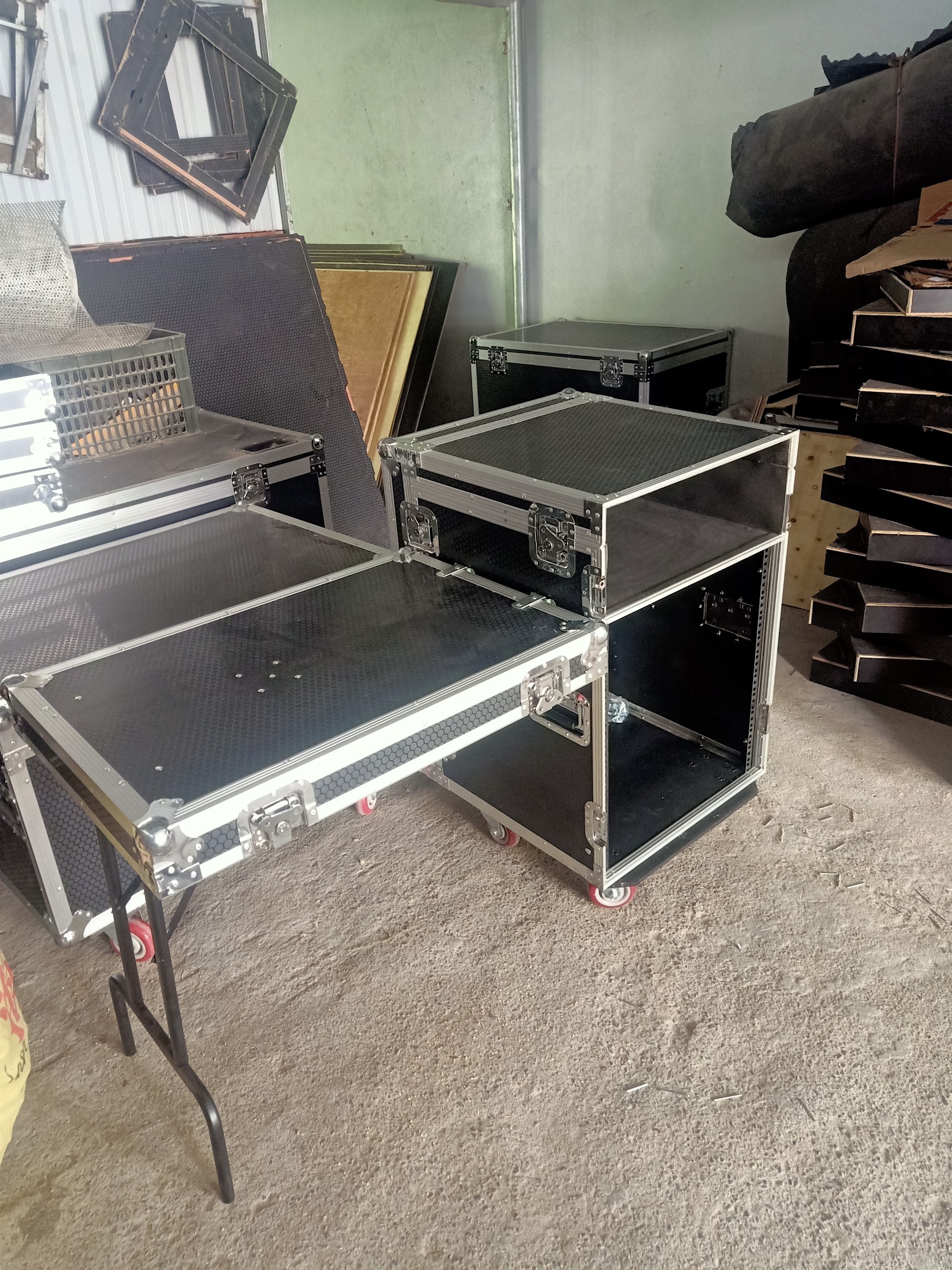 Tủ rack âm thanh sự kiện 16U di động có bàn Mixer