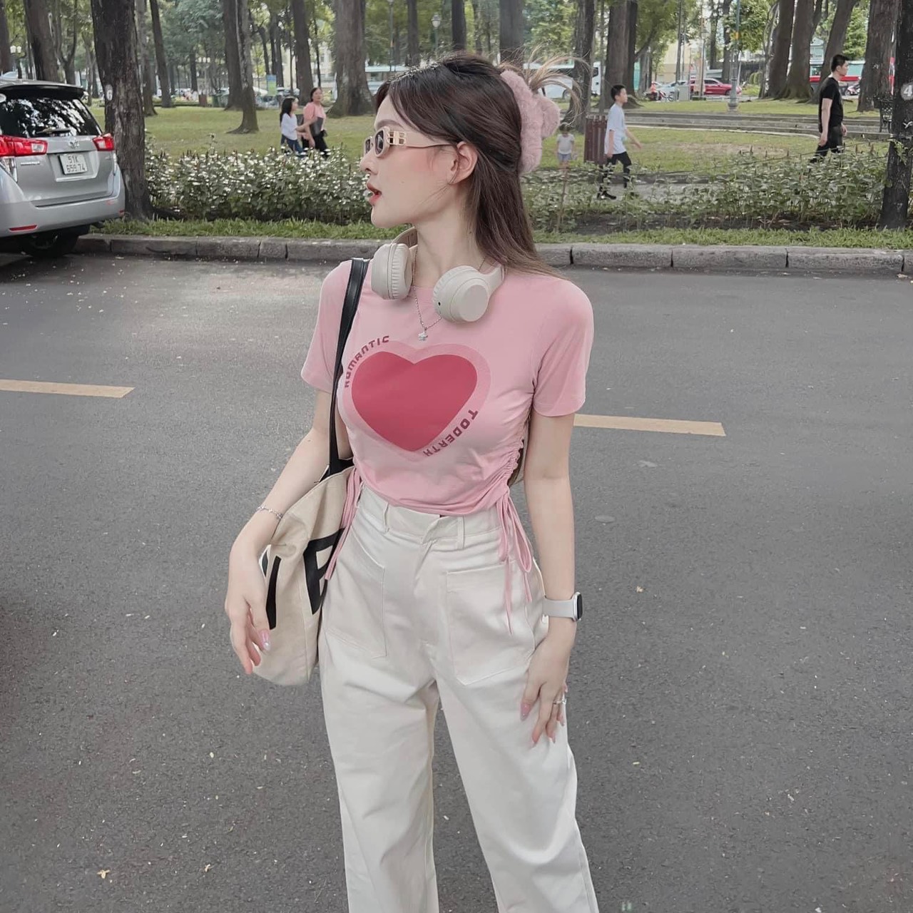 Hình ảnh Set áo croptop rút dây 2 bên và quần túi hộp Bozip phối kaki, set đồ nữ đi chơi Ánh Dương Clothing M201