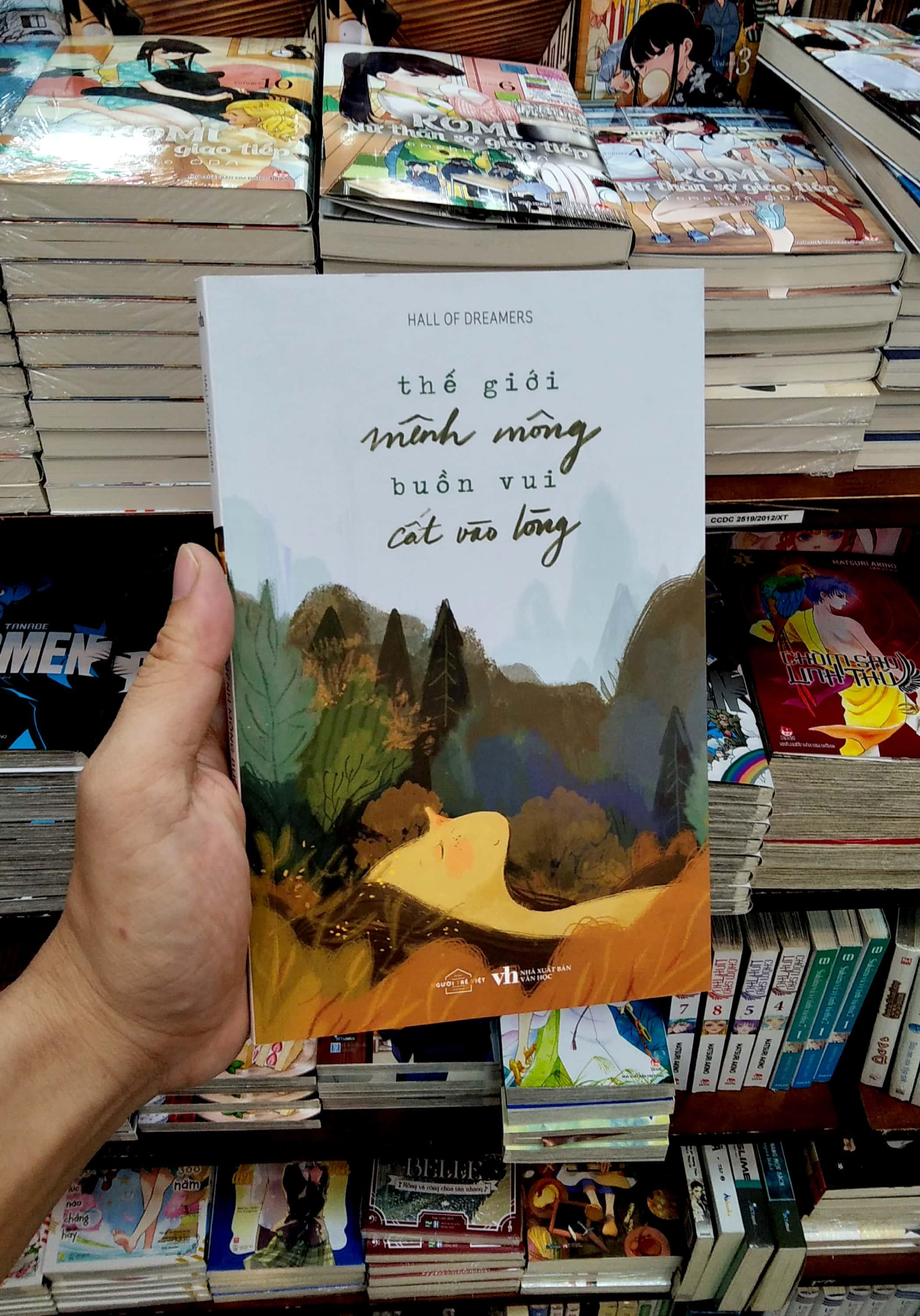 Thế Giới Mênh Mông Buồn Vui Cất Vào Lòng