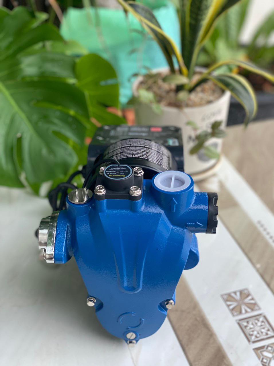Máy bơm tăng áp điện tử thông minh 300w taesung, tiết kiệm điện hoạt động êm, bảo hành 2 năm