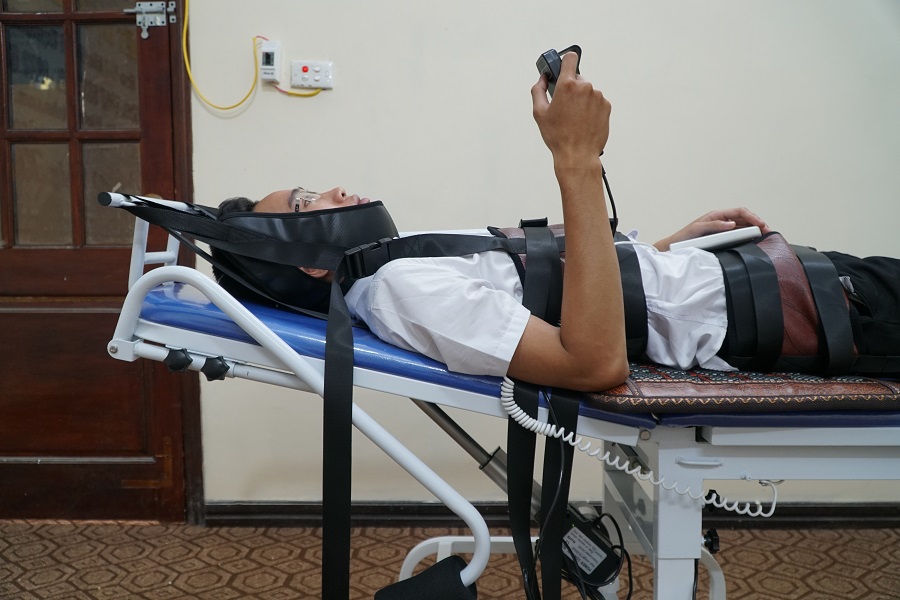 Giường kéo giãn cột sống lưng và cổ bằng điện