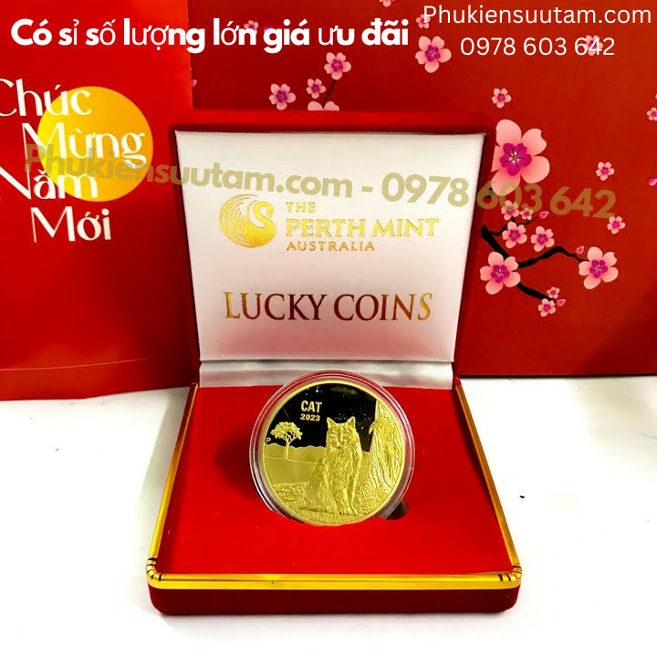 Xu Úc Hình Con Mèo Mạ Vàng Tặng Hộp Nhung, đường kính: 4cm, màu đỏ - SP005891