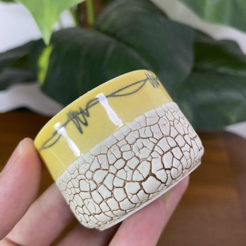 2 chén uống trà men rạn vàng