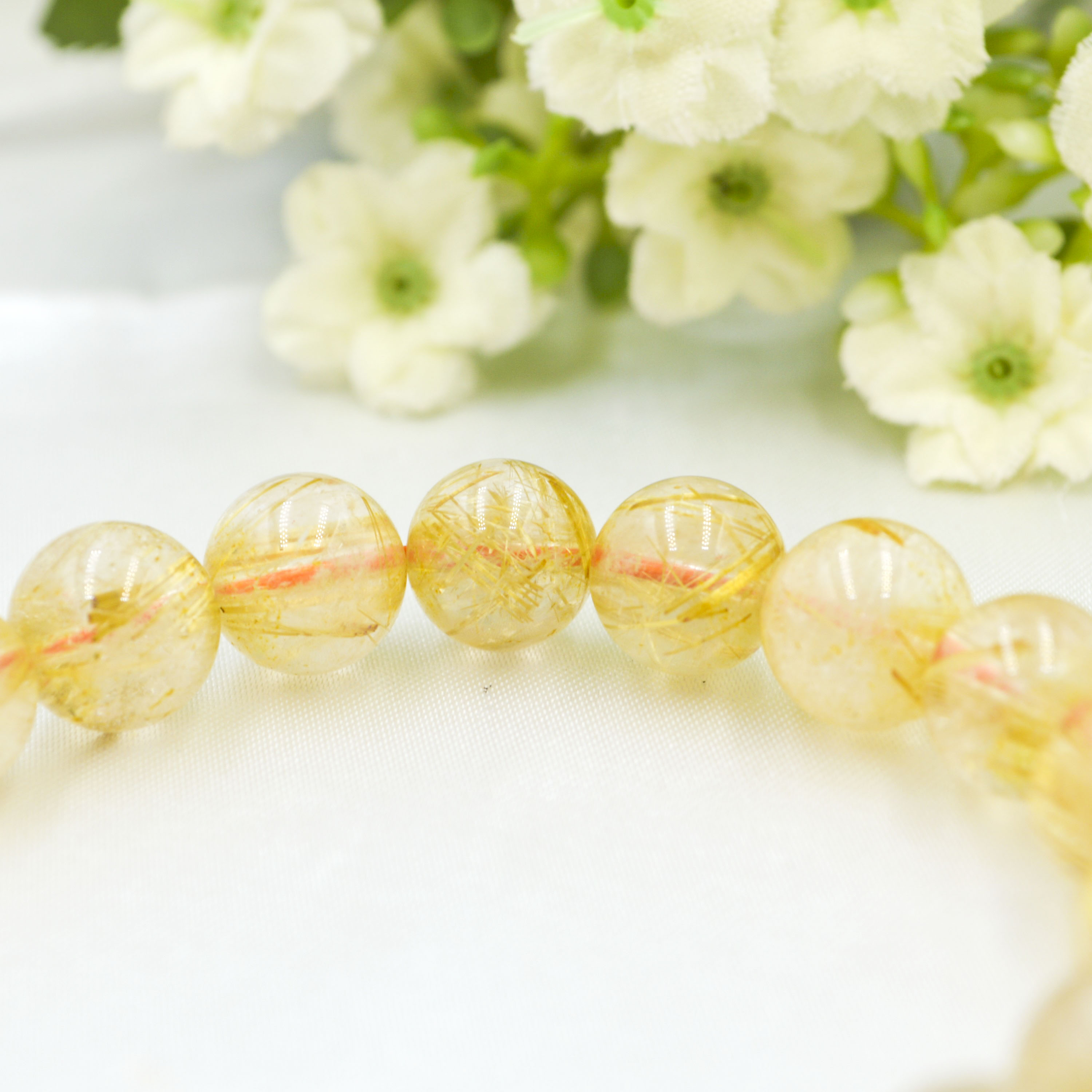 VÒNG TAY THẠCH ANH TÓC VÀNG KÈM GIẤY KIỂM ĐỊNH CHẤT LƯỢNG ĐÁ TỰ NHIÊN CỦA TRUNG TÂM KIỂN ĐỊNH ĐÁ QUÝ UY TÍN.