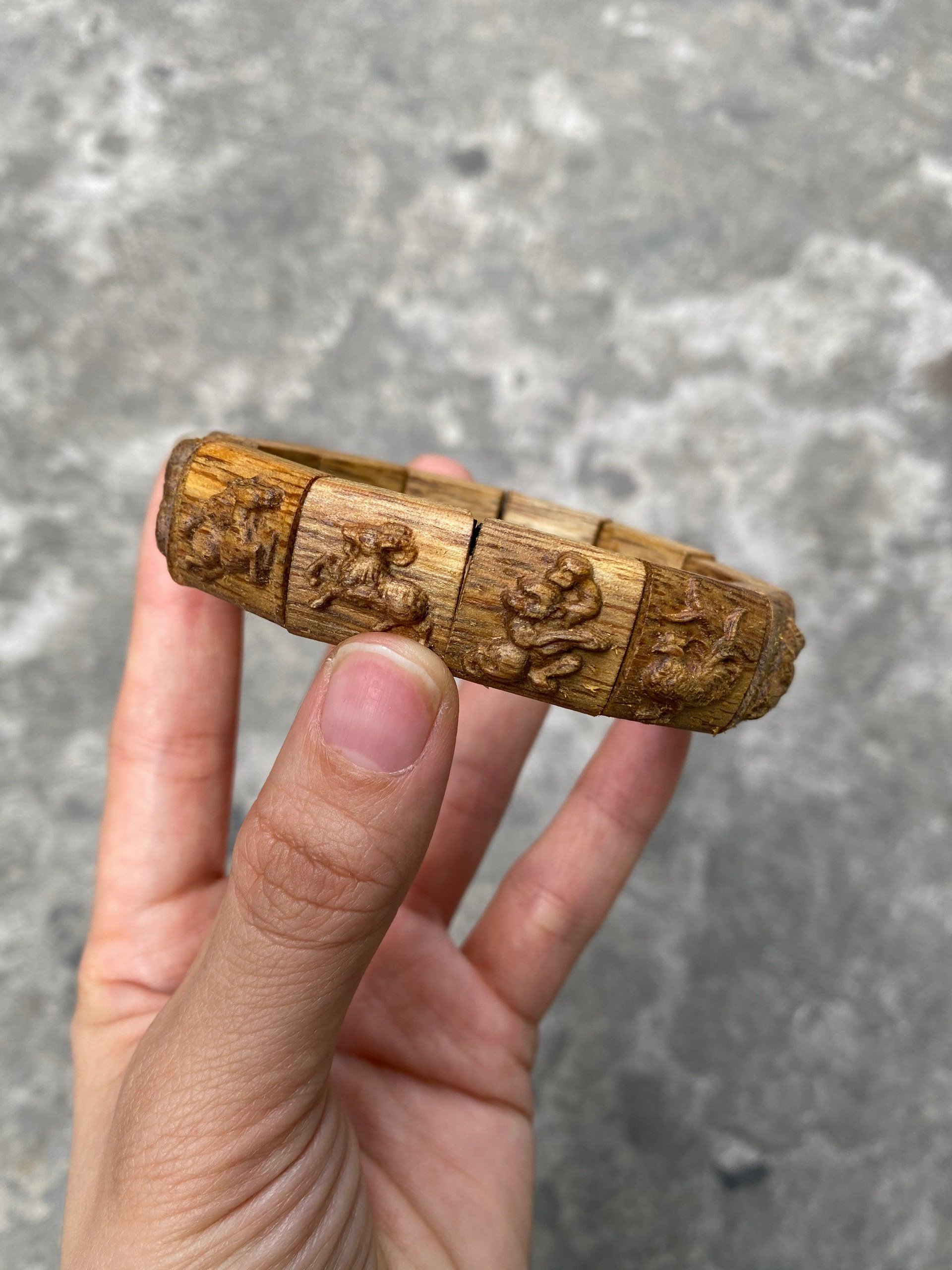 VÒNG TAY TRẦM 12 CON GIÁP CỰC NGẦU