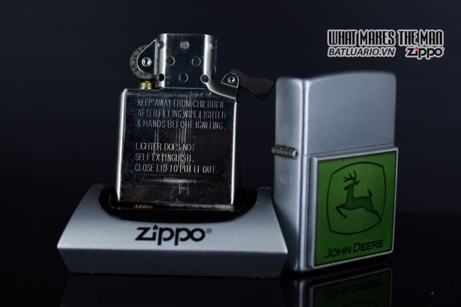 Bật Lửa Zippo 2006 – Zippo John Deere Emblem