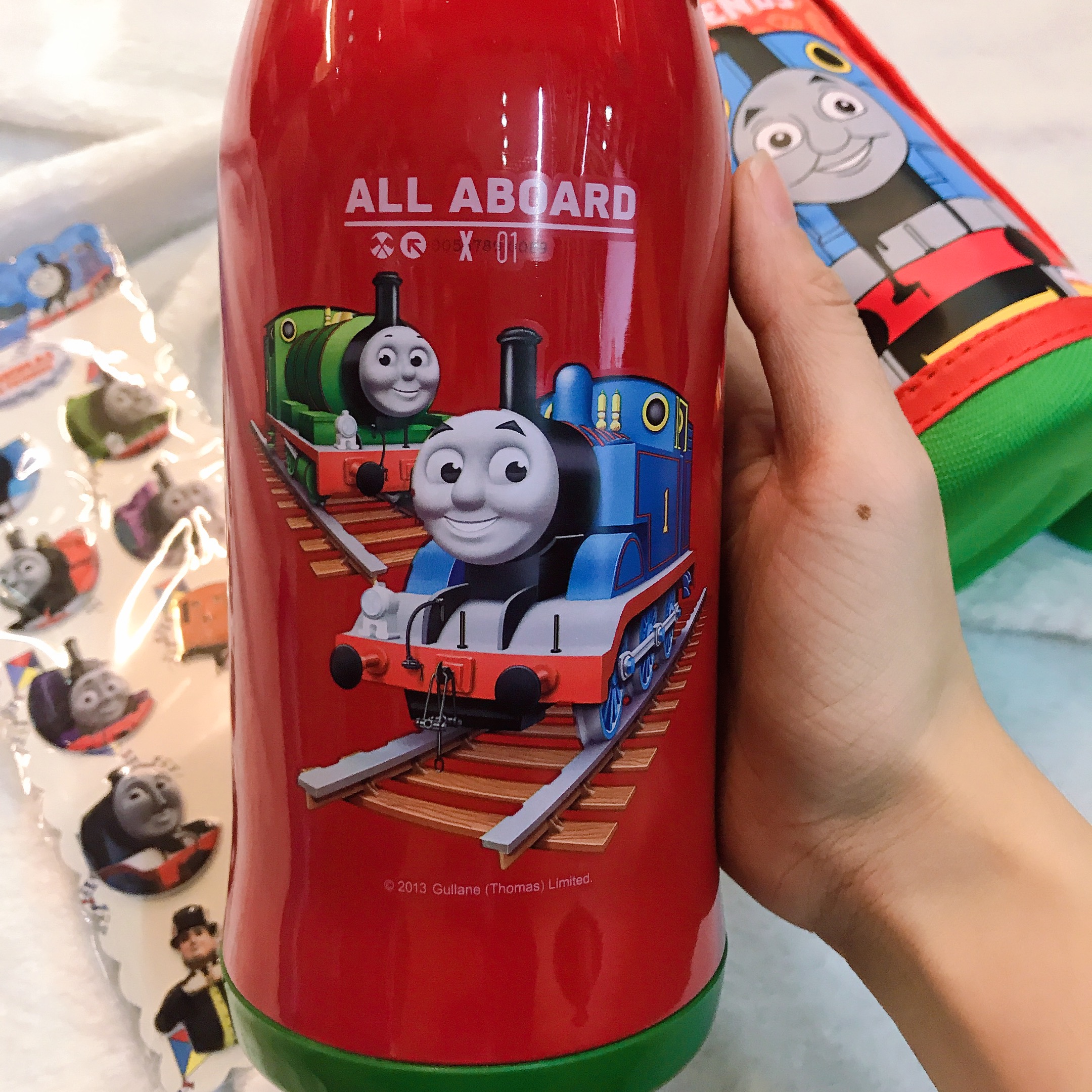 Bình nước giữ nhiệt tặng kèm túi giữ nhiệt hình xe lửa Thomas màu đỏ cho trẻ em, bé trai  - TM4278