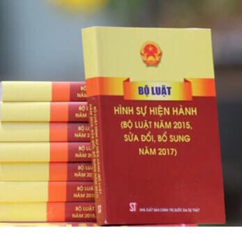 Combo: Bình Luận Khoa Học Bộ Luật Hình Sự Hiện Hành (Sửa Đổi Bổ Sung 2017) và Bộ Luật Hình Sự Hiện Hành (Bộ Luật Năm 2015, Sửa Đổi, Bổ Sung Năm 2017)