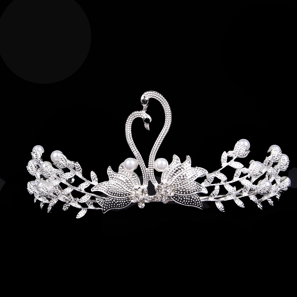 Vương Miện Mỹ Ký Thời Trang Phong Cách 120 Số 16, Trang Trí Hình Thiên Nga Cách Điệu Nghệ Thuật, Đính Đá Và Hạt Trai Trang Sức Màu Trắng Tinh Khôi, Chất Liệu Khung hợp kim Không Gỉ, Phủ Nhũ Bạc Hoặc