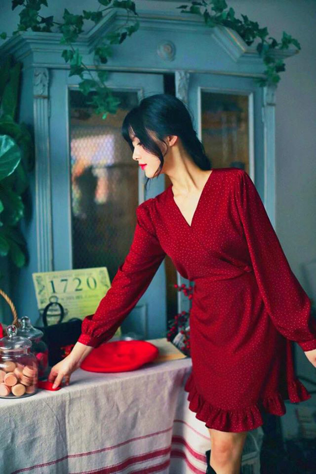 Đầm bi nhí cổ V đắp chéo đuôi cá EINVI DRESS