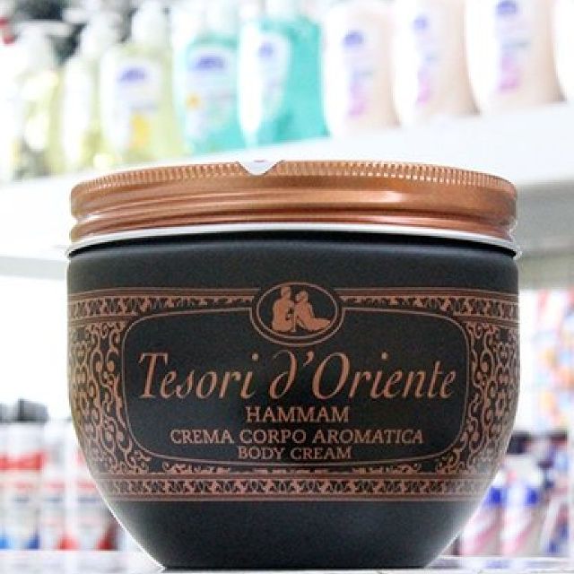 Kem dưỡng thể tinh dầu cây Agran Tesori D' Oriente Hammam 300ml + Móc khóa