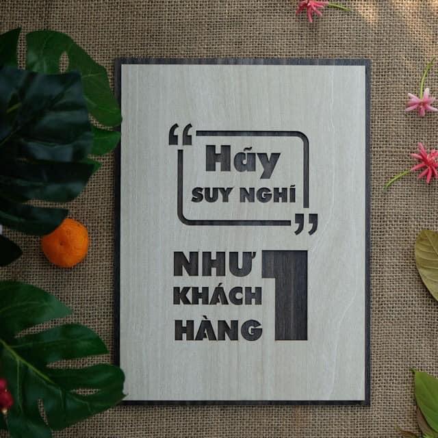 Tranh gỗ HÃY SUY NGHĨ NHƯ MỘT KHÁCH HÀNG - Trang gỗ động lực cao cấp 2 lớp