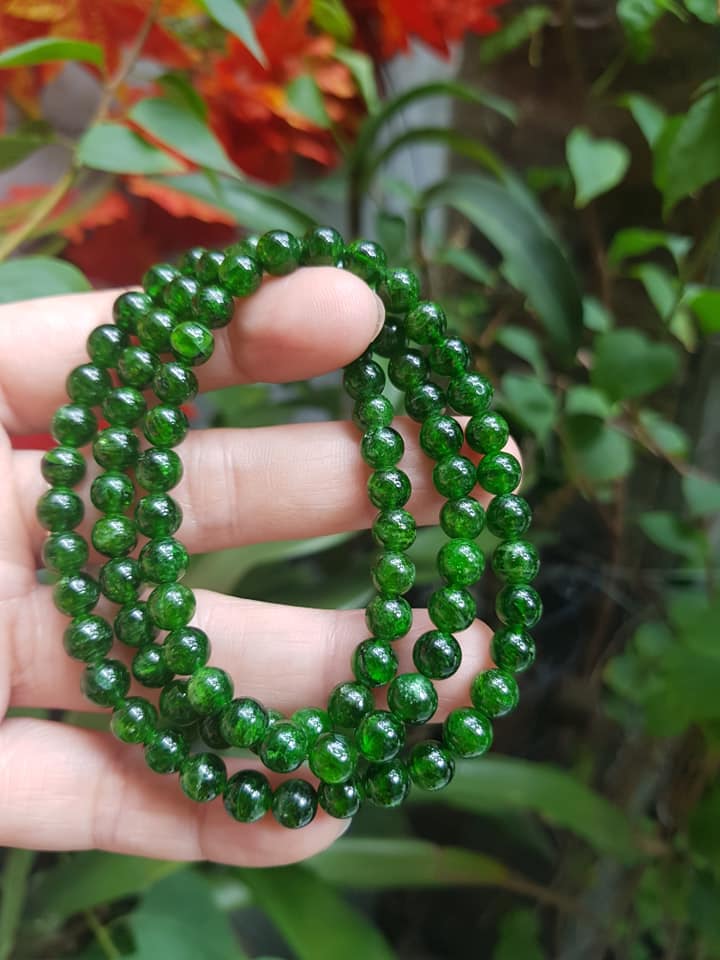 VÒNG DIOPSIDE CAO CẤP XANH NGỌC A VIP  SIZE 6MM ĐEO TAY KIỂU QUẤN 3 VÒNG ĐẸP SANG  NỮ MỆNH MỘC HỎA 100% ĐÁ THIÊN NHIÊN Ạ