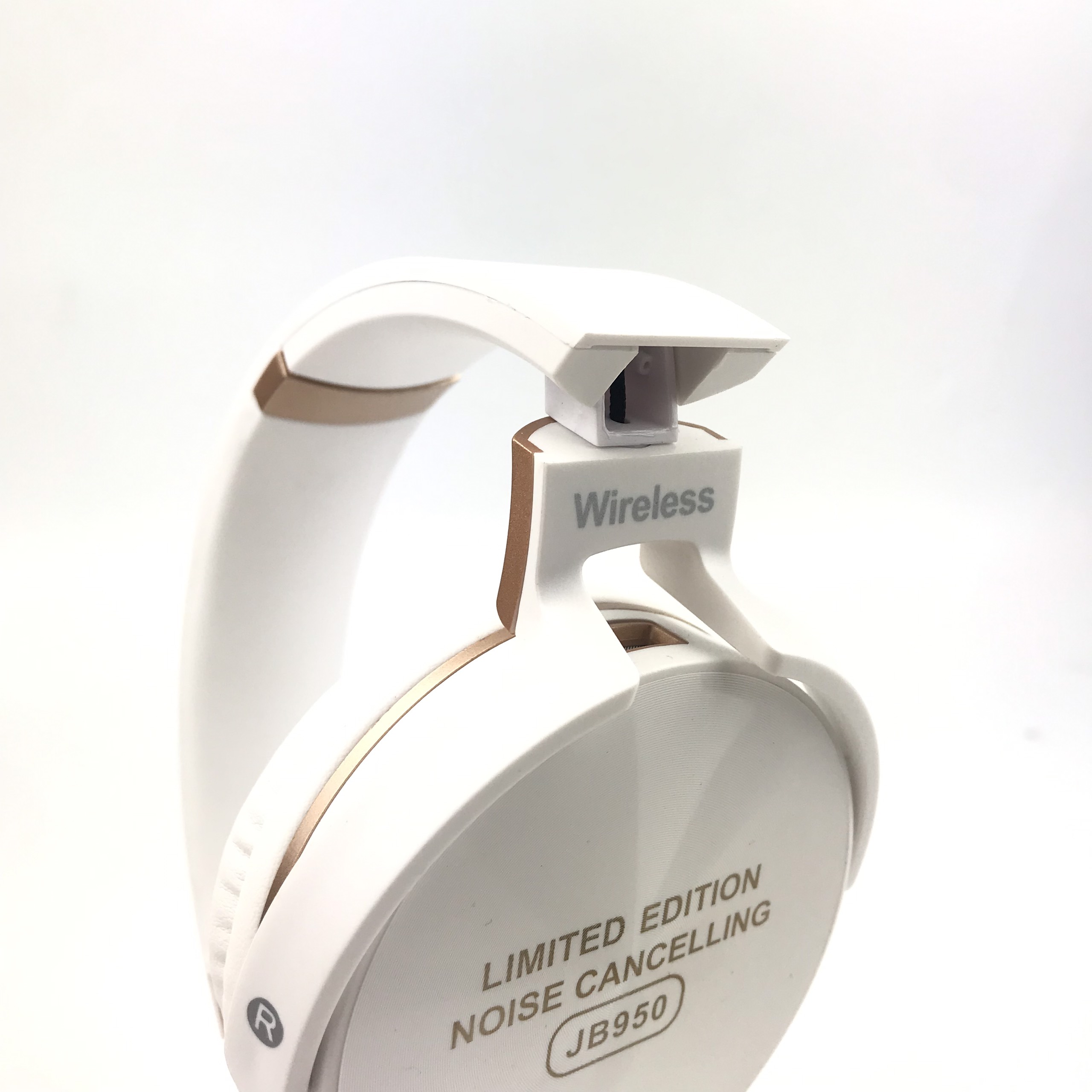 Tai Nghe Bluetooth Chụp Tai GUTEk JB950 Nghe Nhạc Không Dây Với Âm Thanh Cực Chất, Chuyên Bass, Siêu Trầm, Hỗ Trợ Cắm Thẻ Nhớ Và Cổng 3.5, Hai Màu Trắng Đen – Hàng Chính Hãng