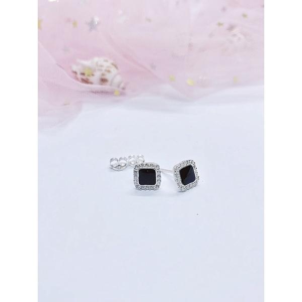 Khuyên tai bạc dành cho cả nam và nữ