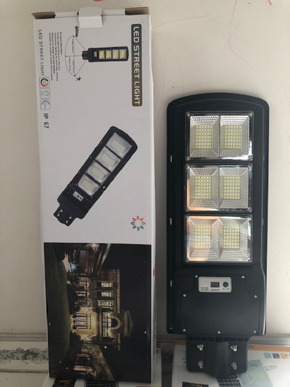 ĐÈN NĂNG LƯỢNG MẶT TRỜI 90W DÙNG NGOÀI ĐƯỜNG