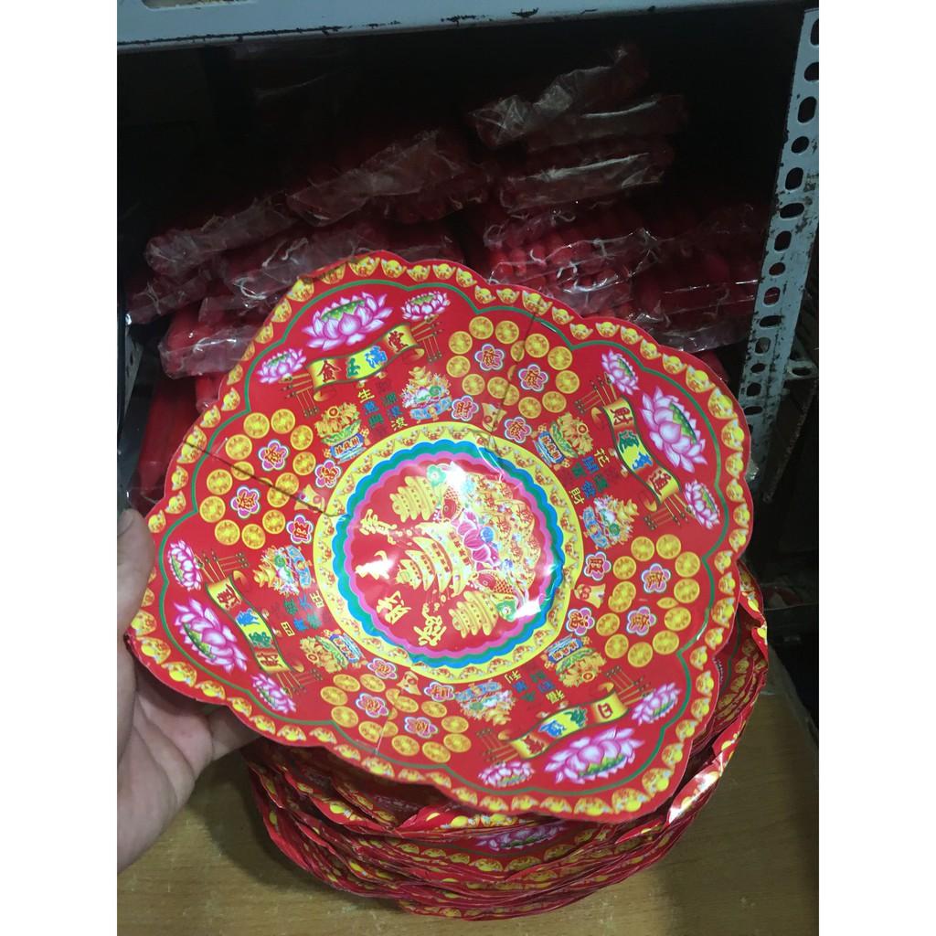 Một Thuyền Hoa Lớn Trong Thờ Cúng
