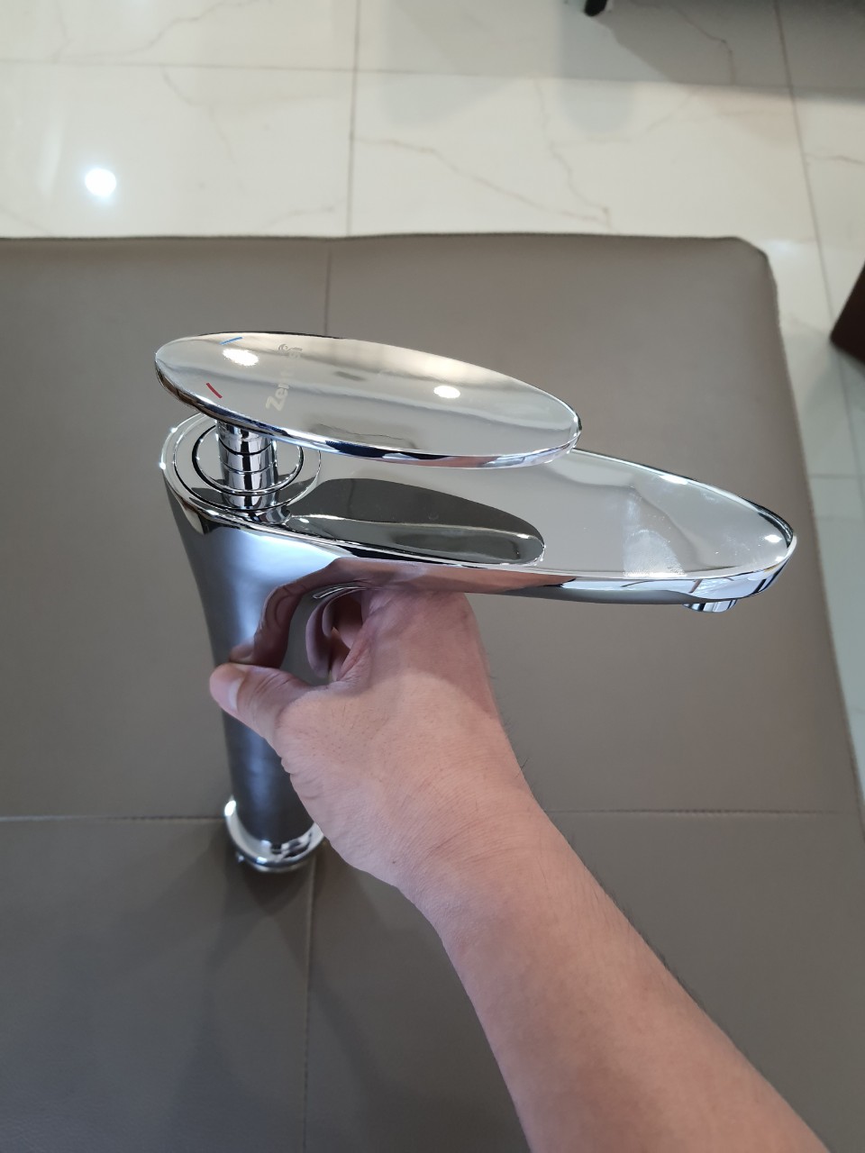 Vòi nóng lạnh chậu rửa mặt Lavabo, loại 1 lỗ thân cao, đồng mạ niken crome cao cấp