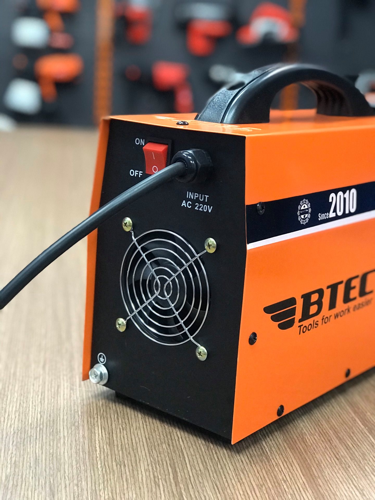 MÁY HÀN QUE ĐIỆN TỬ BTEC MMA-200 - HÀNG CHÍNH HÃNG