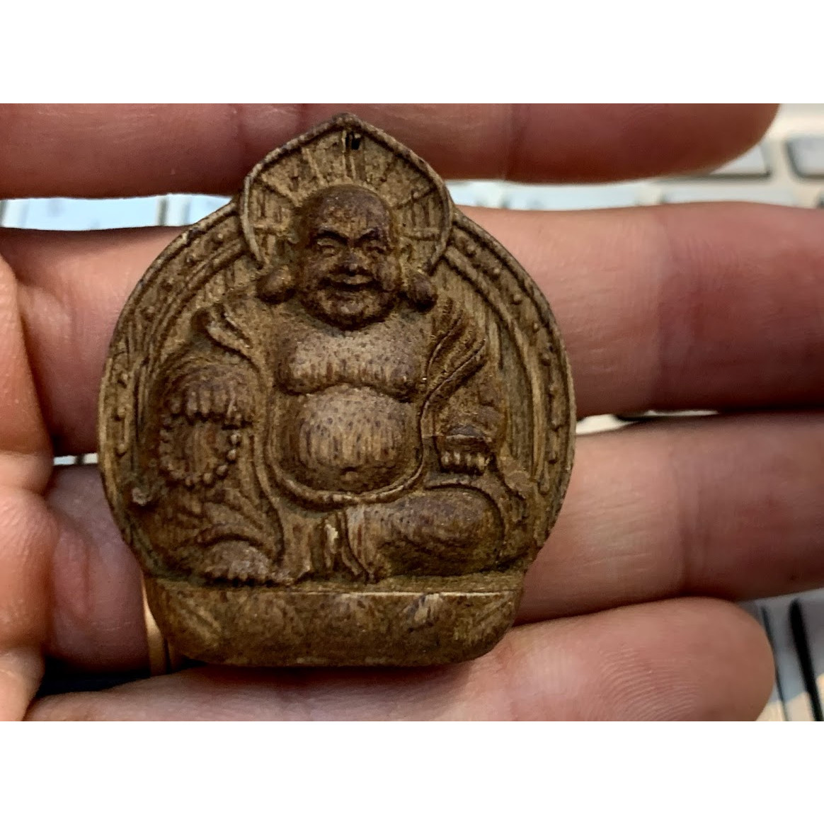 Mạt dây chuyền Phật Di Lạc trầm hương thiên nhiên - Phi Long