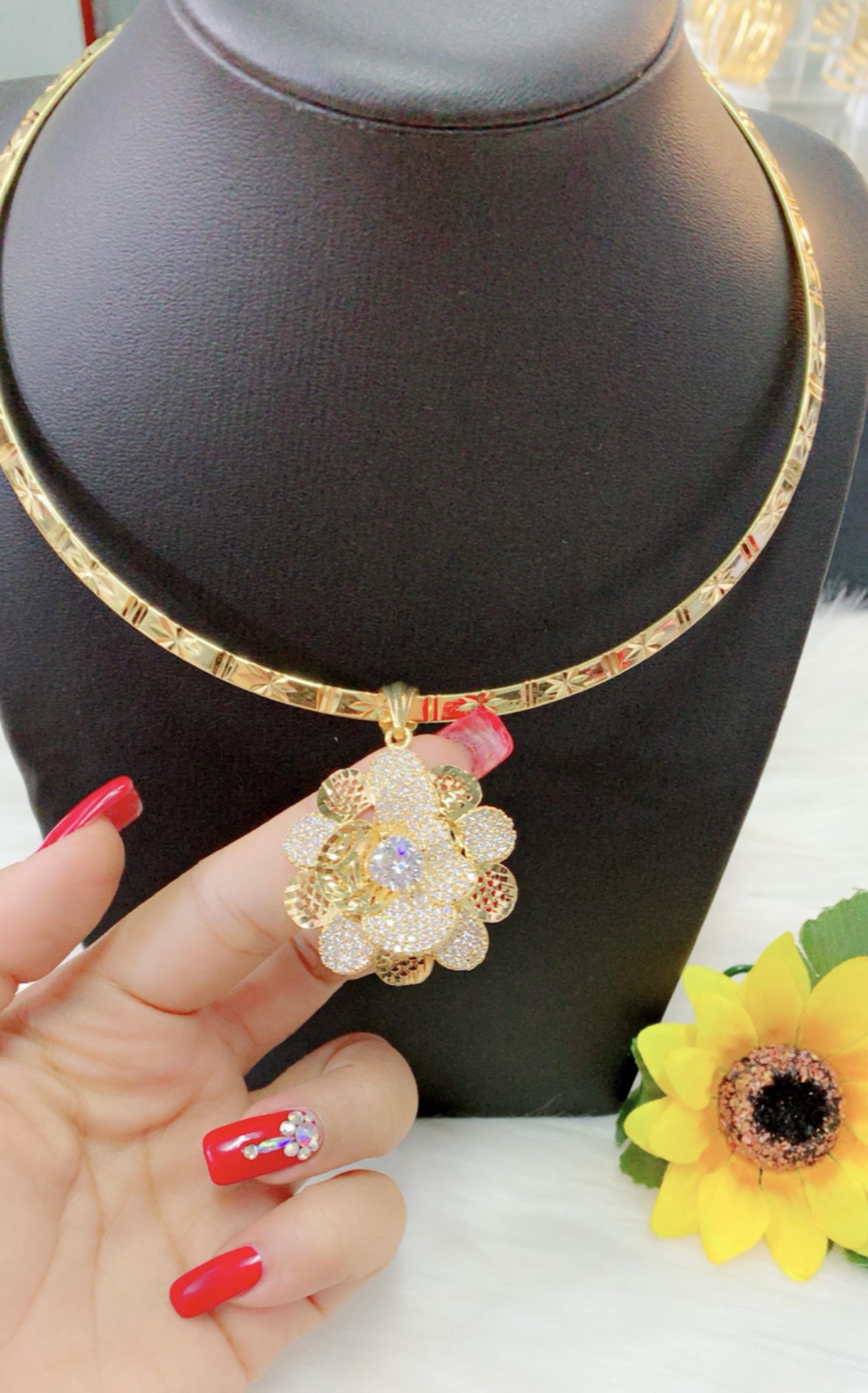 Kiềng cổ nữ mặt xoàn dát vàng 18k