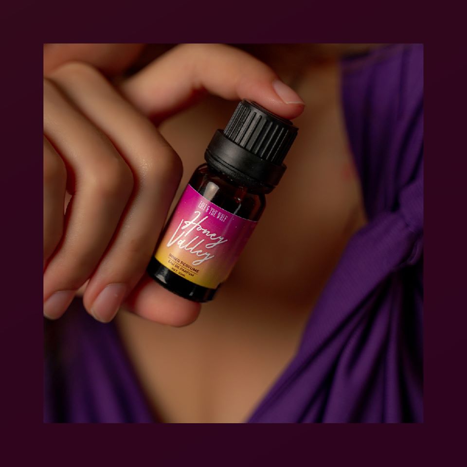 Nước hoa vùng kín dành cho nữ Honey Valley Eau De Parum chai chấm 10ml / chai lăn 5ml - LOLI & THE WOLF