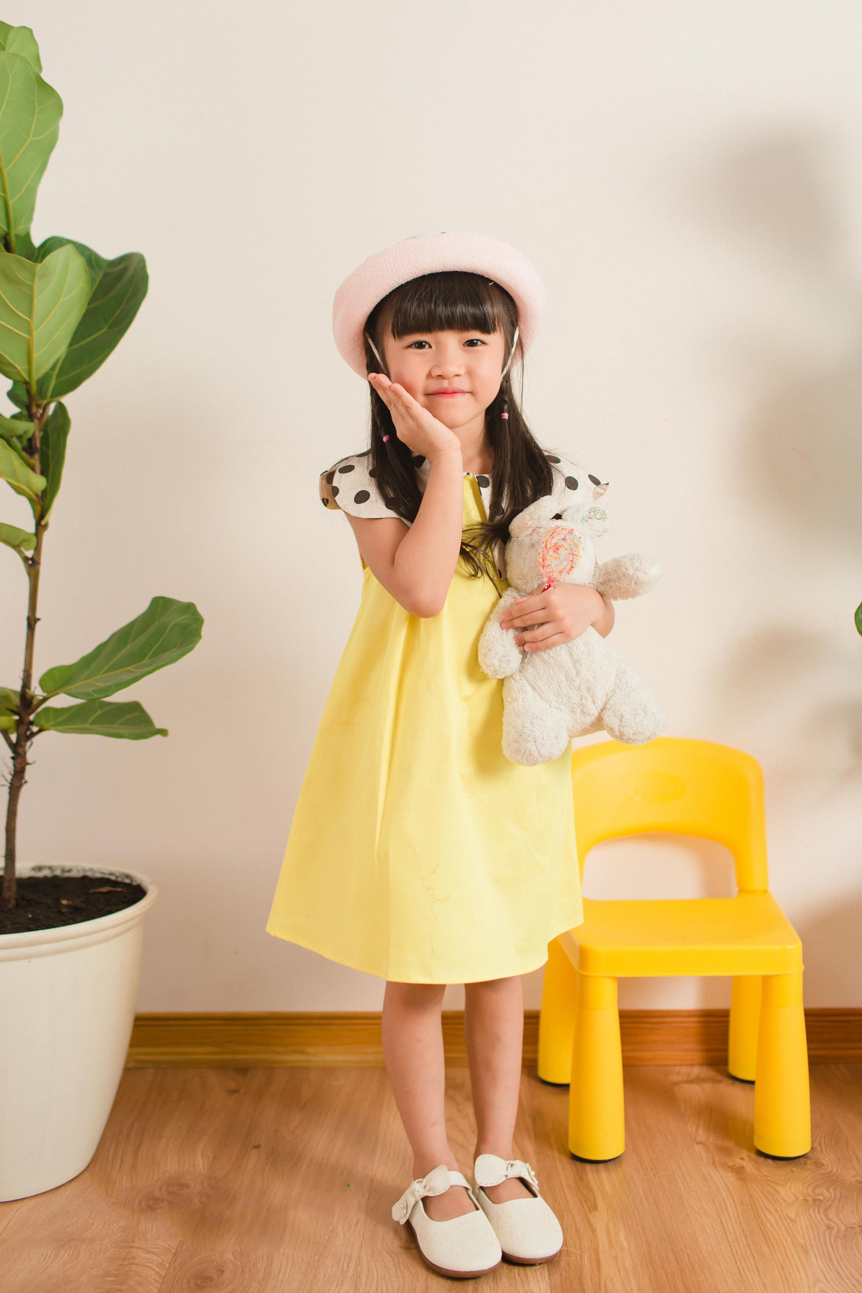 Đầm Vàng Công Chúa Cổ Chấm Bi Dành Cho Bé Từ 1 Đến 6 Tuổi