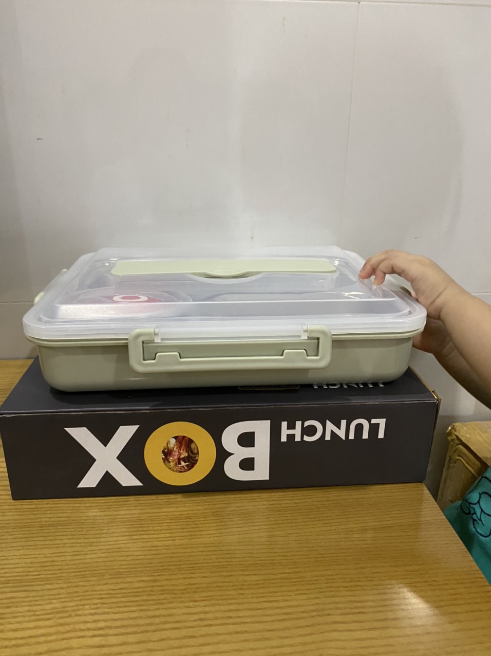 Hộp Cơm Văn Phòng Inox Bọc Nhựa 5 Ngăn Chịu Nhiệt Lò Vi Sóng Gọn Nhẹ Cao Cấp Kèm Bộ Thìa Đũa Inox
