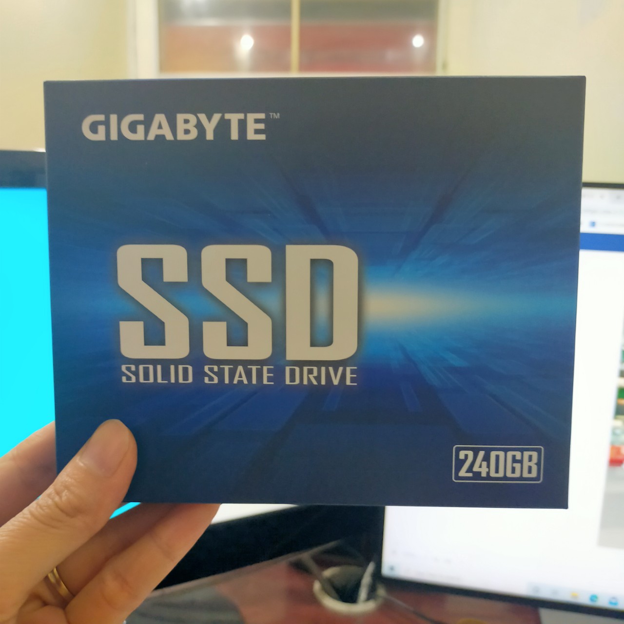 Ổ cứng SSD Gigabyte 240GB SATA 2,5 inch (Đoc 500MB/s, Ghi 420MB/s) - (GP-GSTFS31240GNTD) - hàng chính hãng