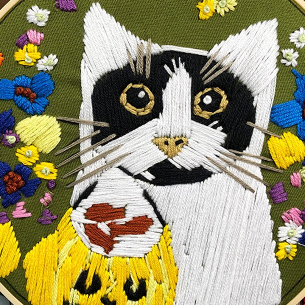 Full Range of Embroidery Starter Kit with Pattern Cross Stitch Kit Including Cloth with Floral Pattern, Bamboo Embroidery Hoop, Color Threads and Tool