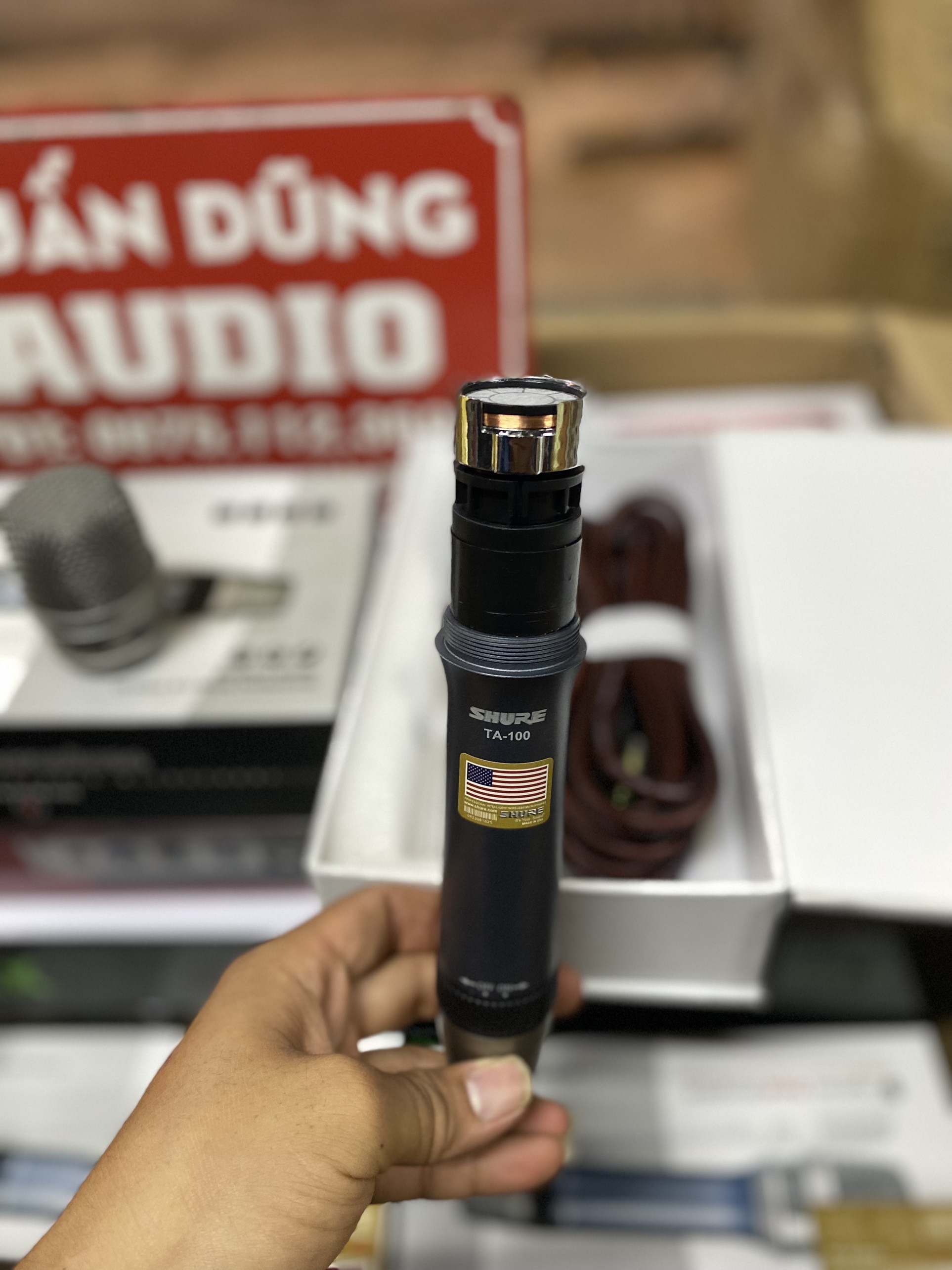 Mic SHURE TA-100 , Chất Lượng Âm Thanh Chân Thực, Hát Nhẹ , Hút Giọng Cho Ra Âm Thanh Chuẩn Mực,Chuyên KARAOKE