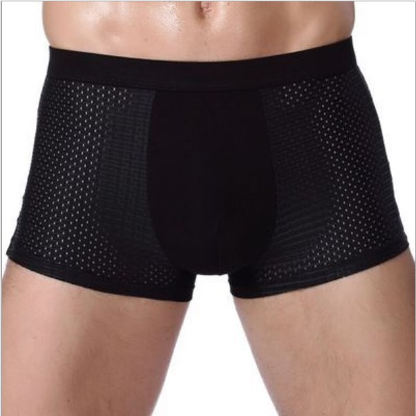 Hộp 4 quần lót boxer, sịp đùi thông hơi cao cấp dành cho nam cotton co dãn bốn chiều ôm sát cơ thể mang lại cảm giác mát mẻ thoải mái suốt cả ngày.