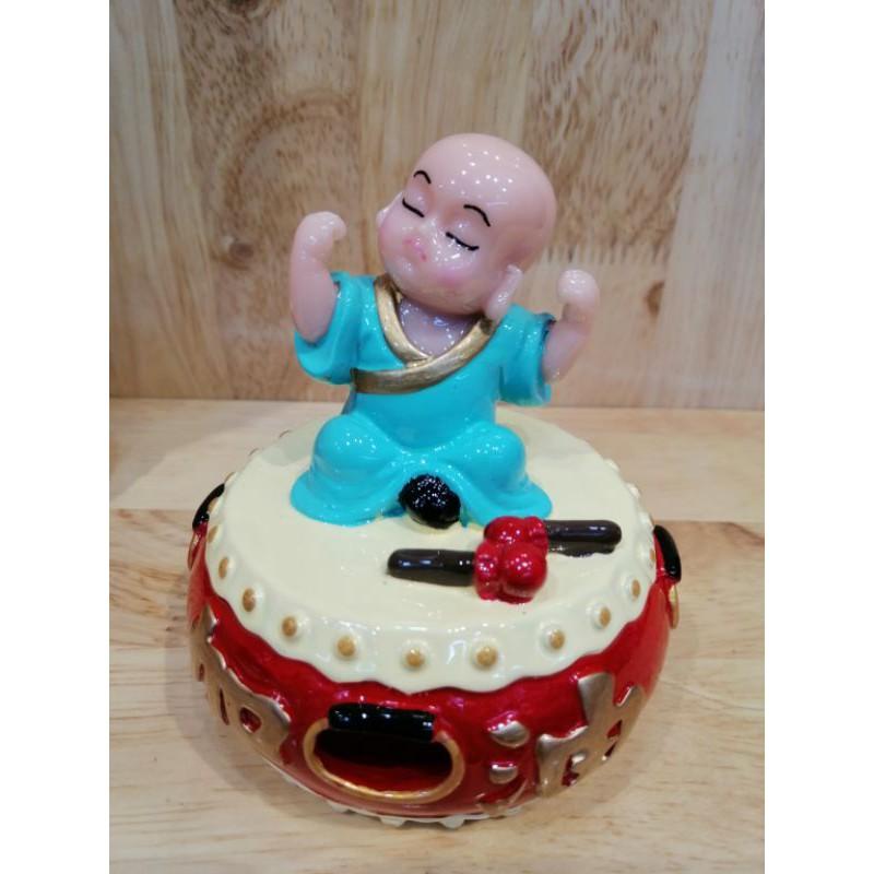 TƯỢNG CHÚ TIỂU NGỒI TRỐNG DỄ THƯƠNG