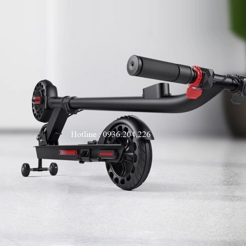  Xe scooter điện Bremer bản Full có bánh phụ, lốp đặc tổ ong 8.0 inch có giảm sóc đi 20km phiên bản pin 36v, sạc nhanh 2A, màn hình LCD kỹ thuật số