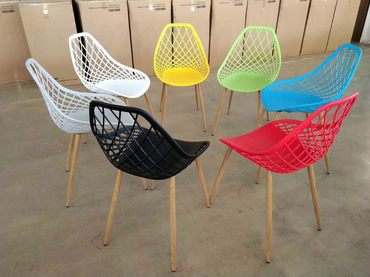 Ghế Nhựa Lưới Eames Cafe, Chân Gỗ Tựa Lưng