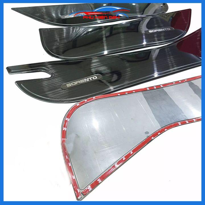 Ốp tapli Sorento 2021-2022 vân titan chống trầy va đập khi mở cửa trang trí xe